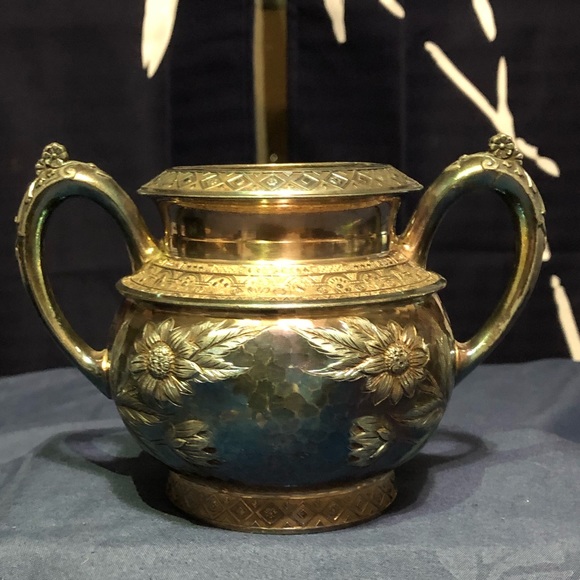 Middletown Plate, Quadruple Silver Plated Tea Set - Picture 8 of 16